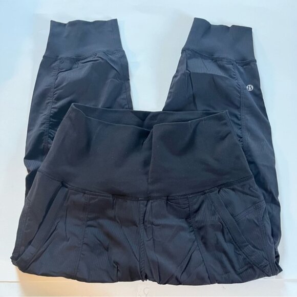 Lululemon studio crops - Picture 1 of 4